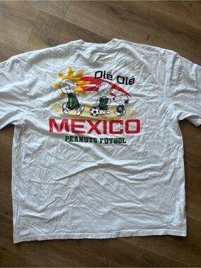 Peanuts Snoopy Mens Mexico Soccer White Graphic Tee